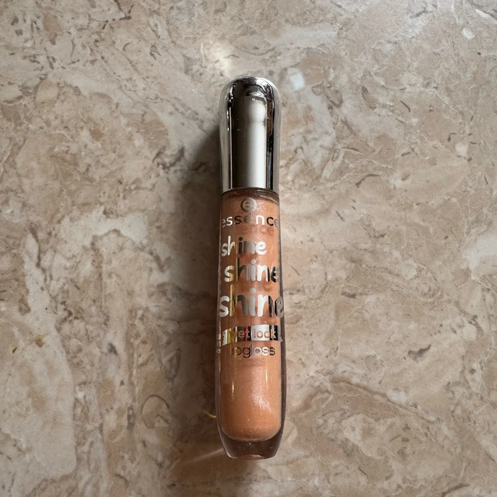 Essence shine lip